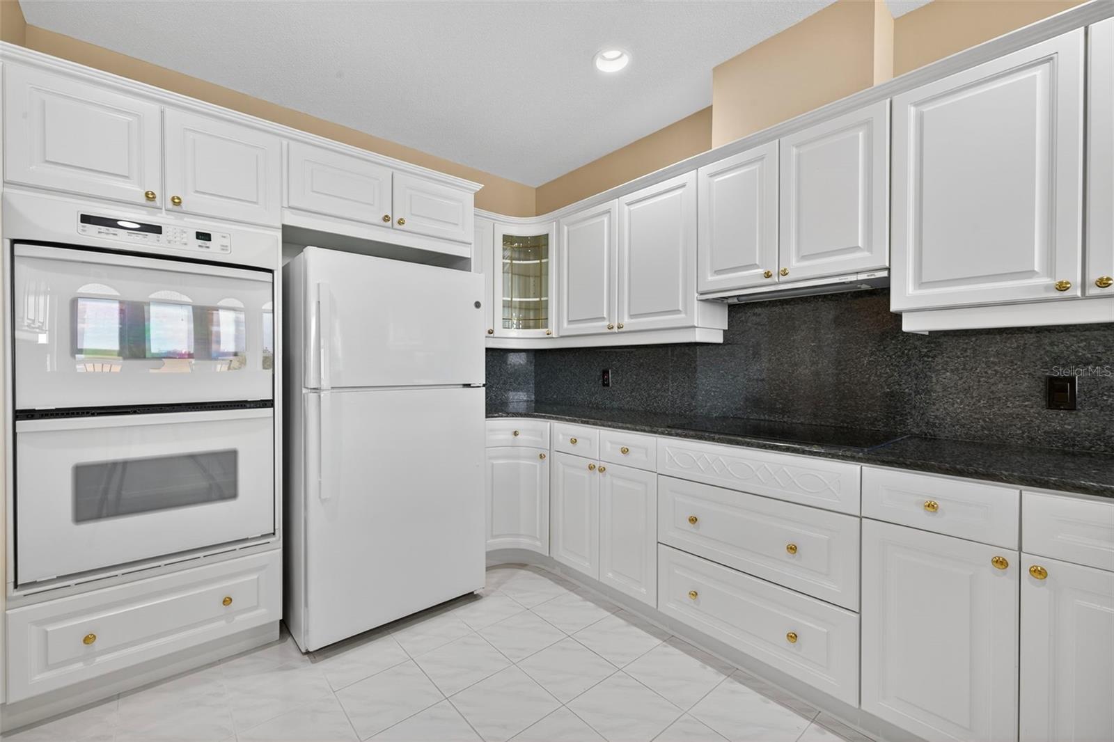 Image 28 of 66 For 288 Beach Drive Ne 4b