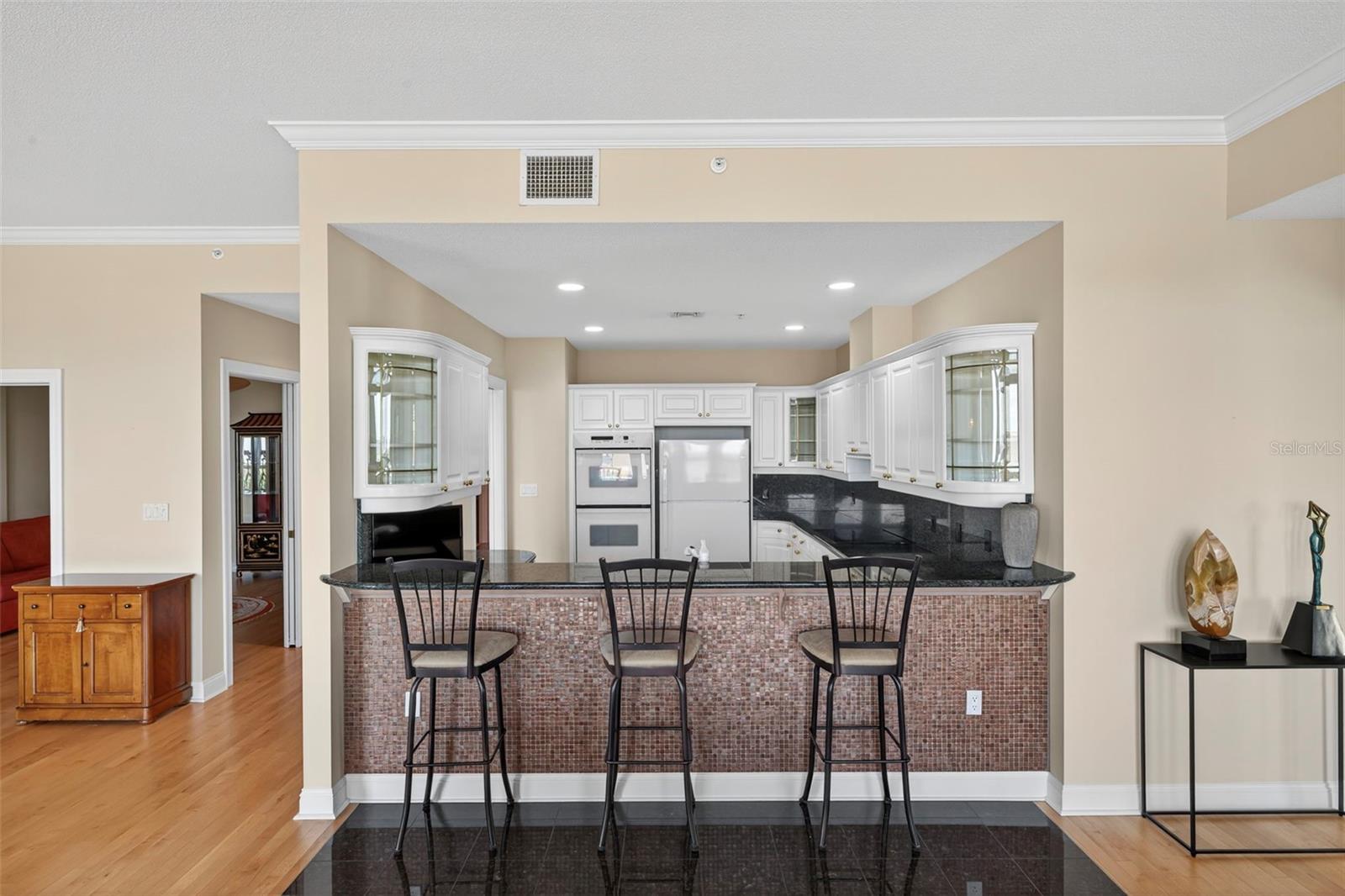 Image 30 of 66 For 288 Beach Drive Ne 4b