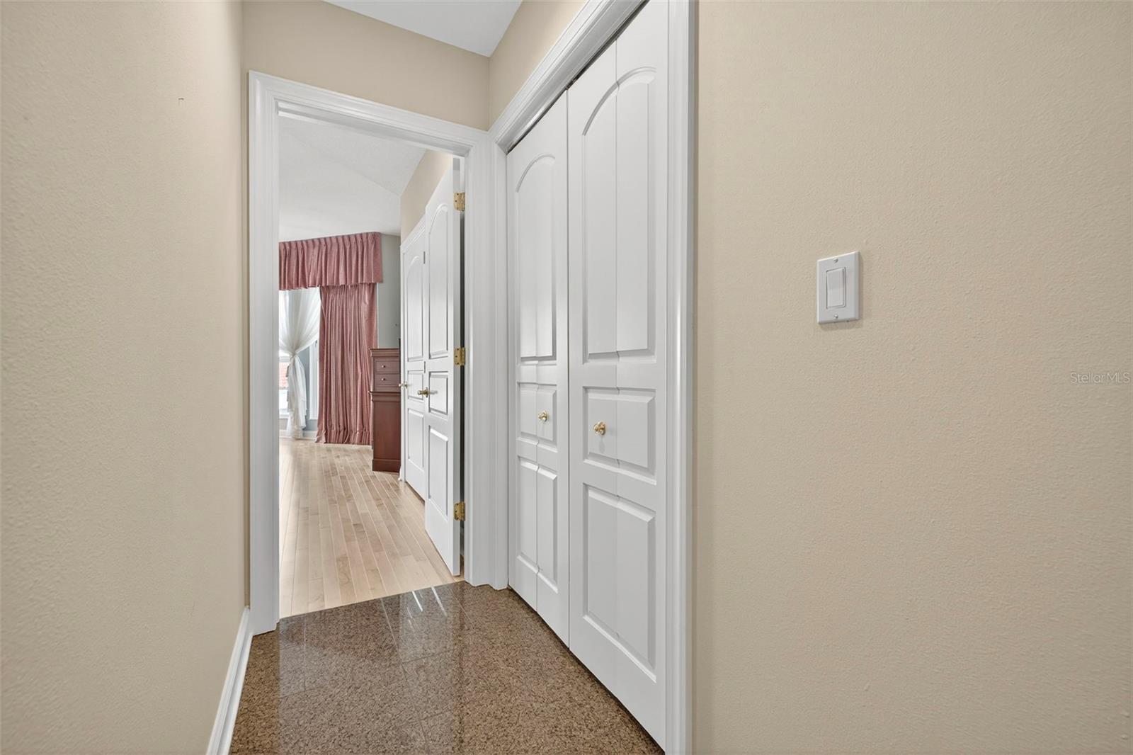 Image 31 of 66 For 288 Beach Drive Ne 4b