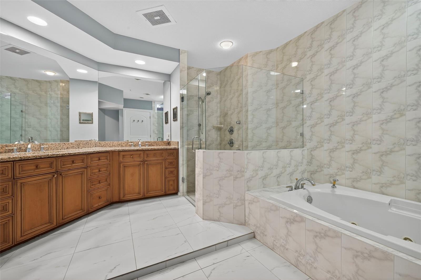 Image 35 of 66 For 288 Beach Drive Ne 4b