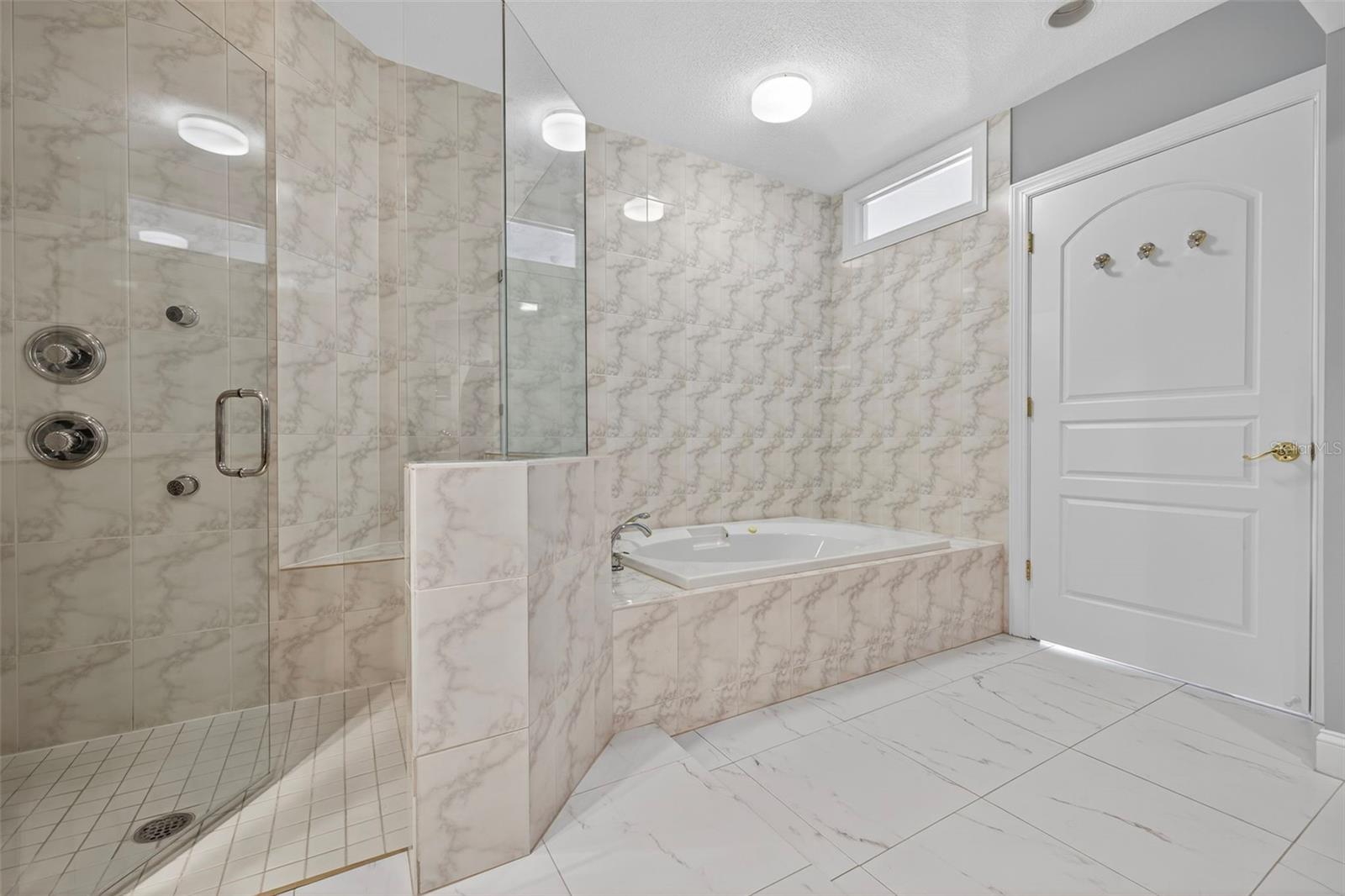 Image 36 of 66 For 288 Beach Drive Ne 4b