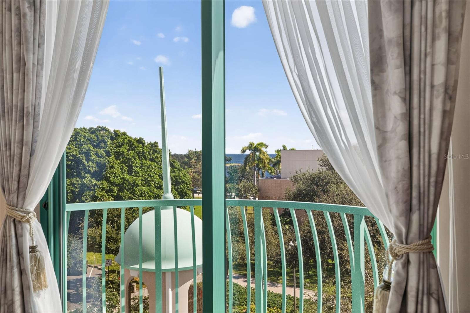 Image 40 of 66 For 288 Beach Drive Ne 4b