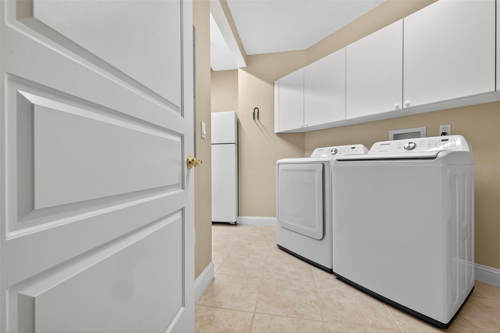 Image 47 of 66 For 288 Beach Drive Ne 4b