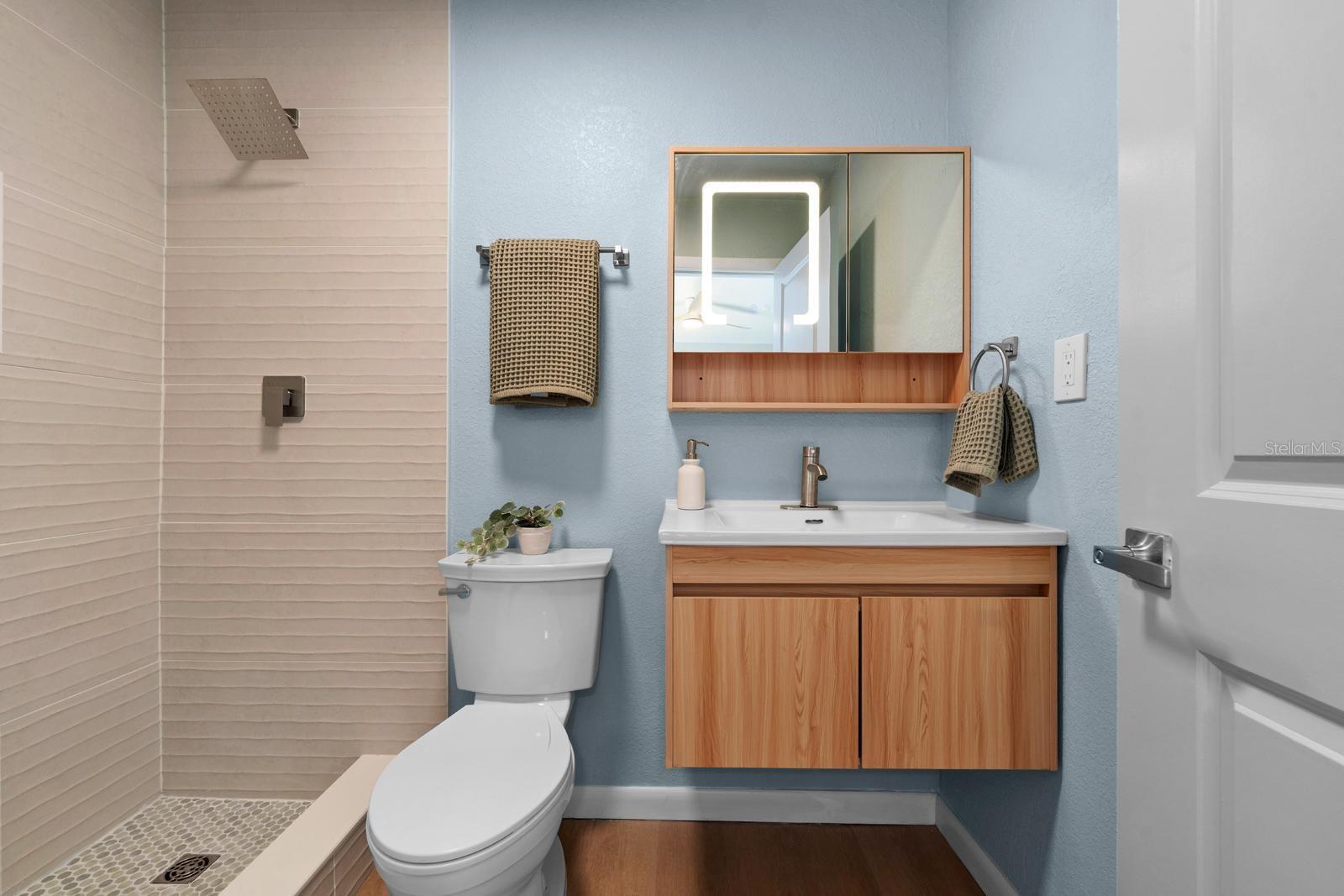 Image 17 of 28 For 1766 Scranton Street S