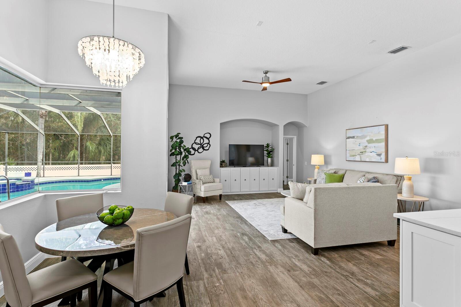 Listing photo id 10 for 17384 Emerald Chase Drive