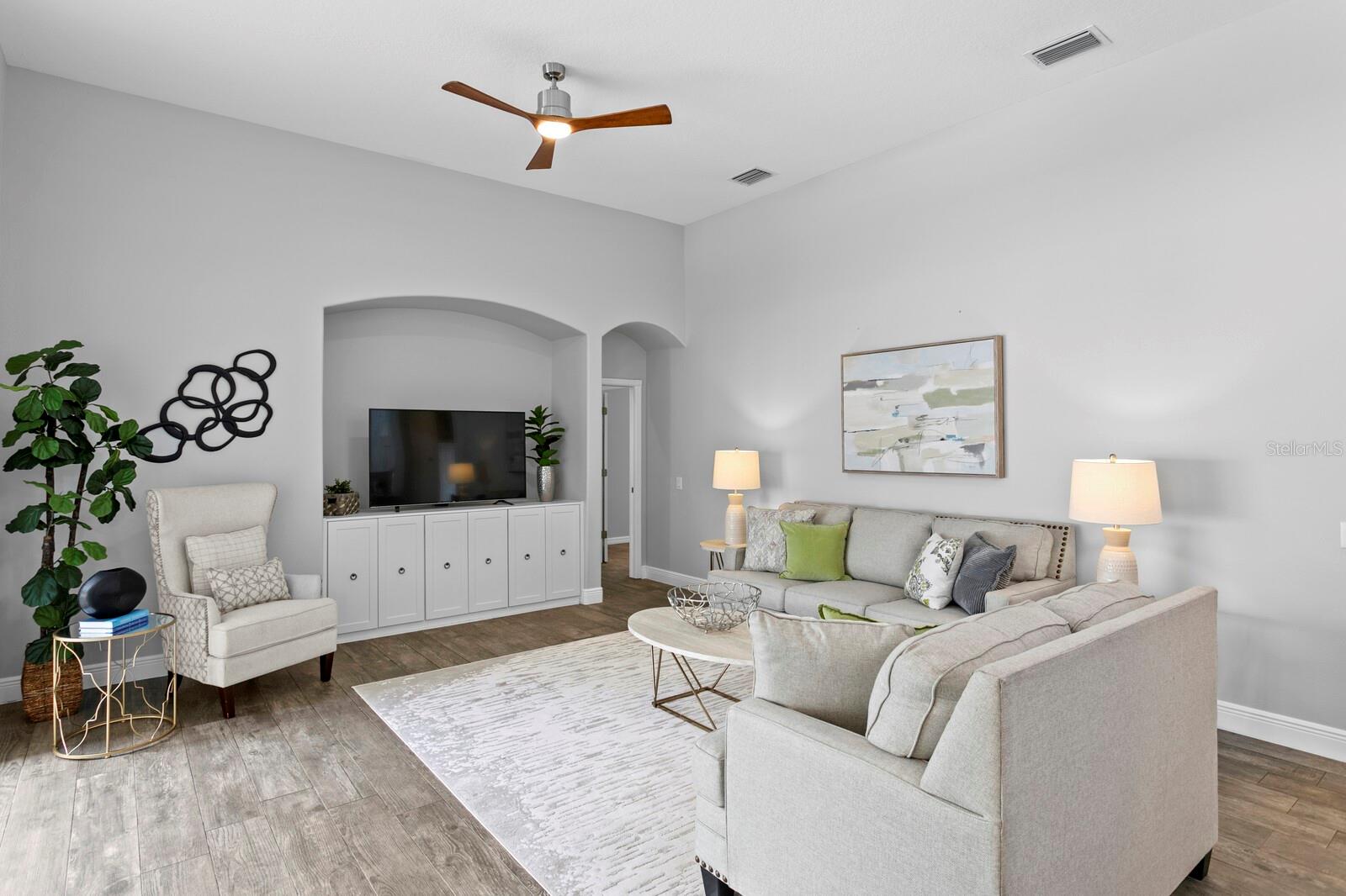 Listing photo id 11 for 17384 Emerald Chase Drive