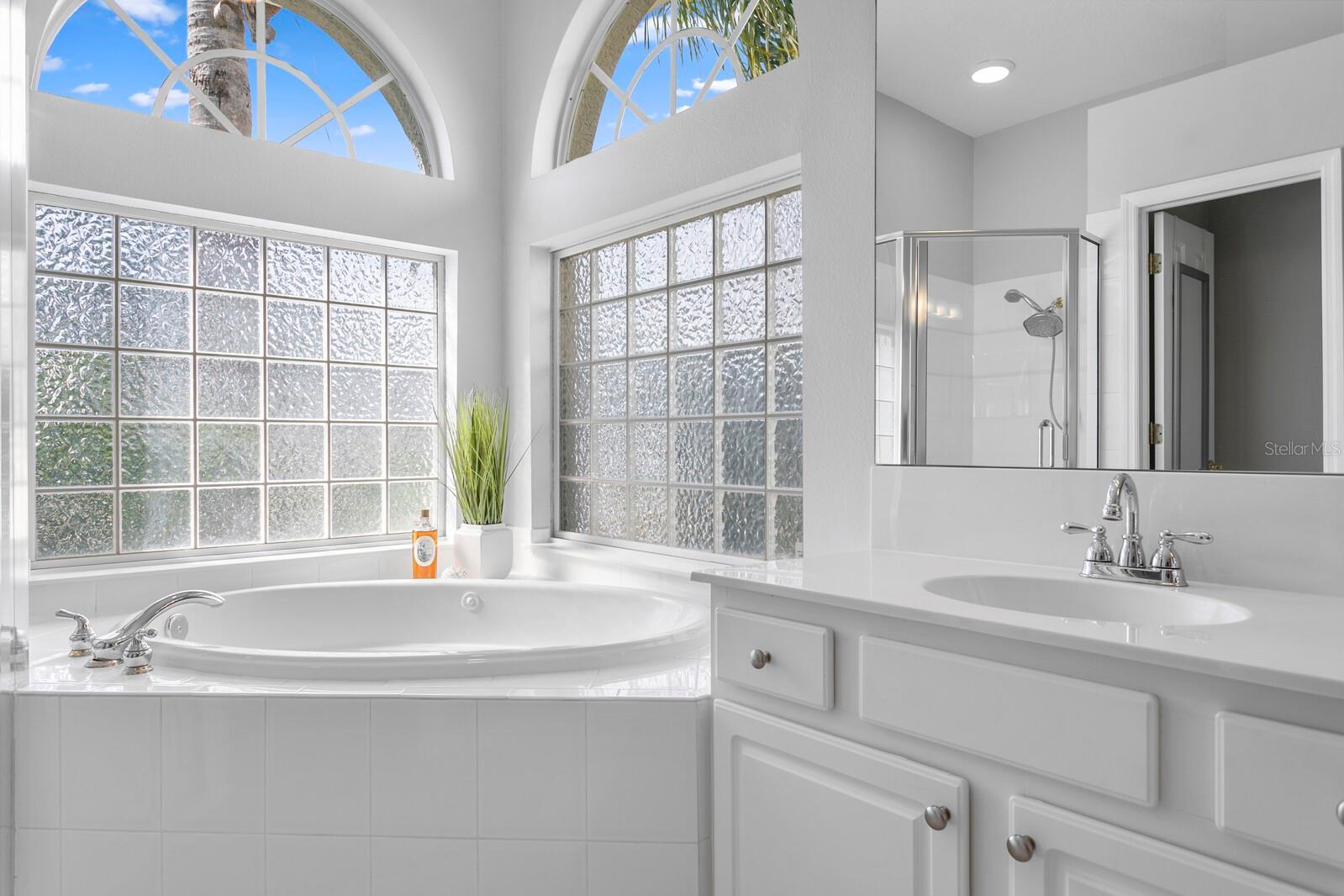 Listing photo id 34 for 17384 Emerald Chase Drive