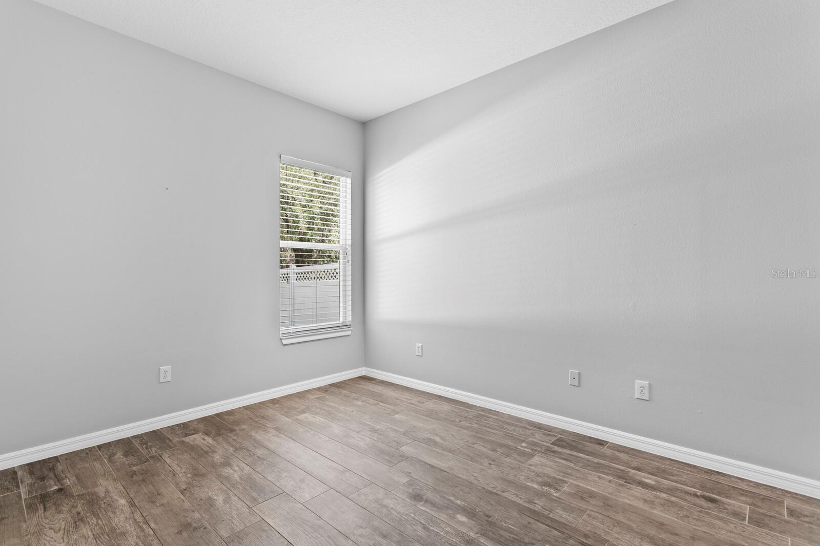 Listing photo id 41 for 17384 Emerald Chase Drive