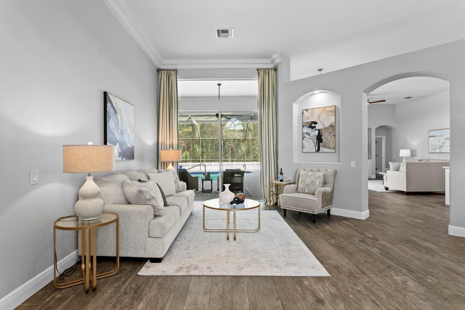 Listing photo id 4 for 17384 Emerald Chase Drive