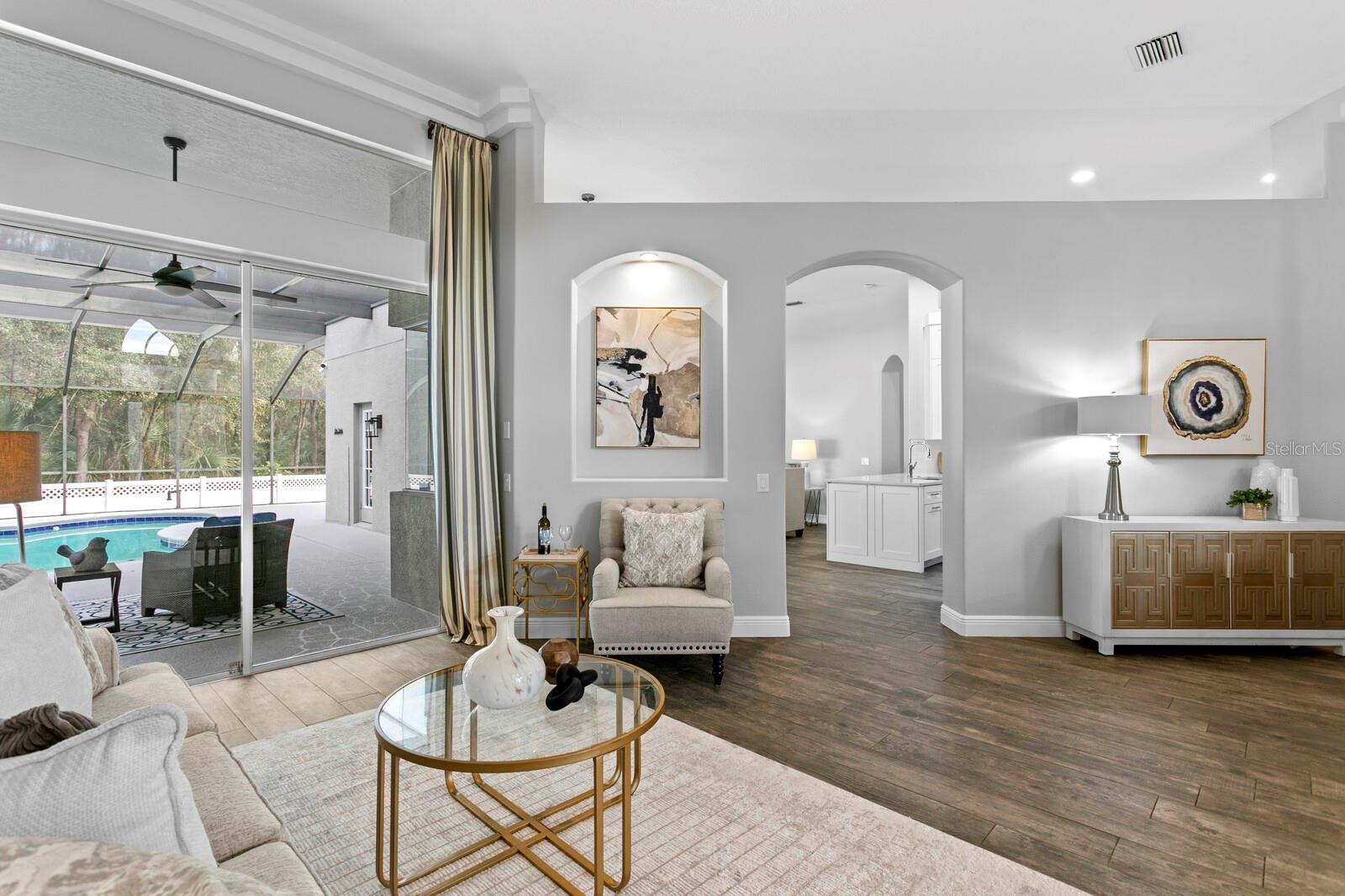 Listing photo id 7 for 17384 Emerald Chase Drive