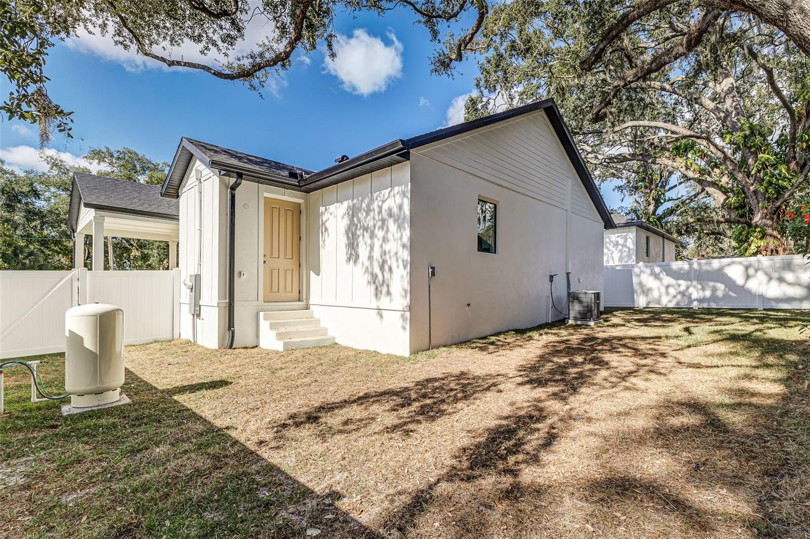 Image 28 of 35 For 7905 Greenwood Avenue