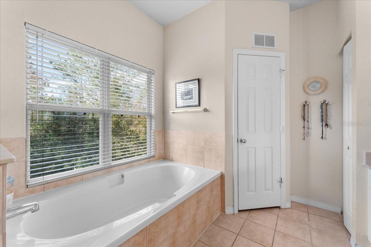 Image 23 of 40 For 18002 New Wales Place