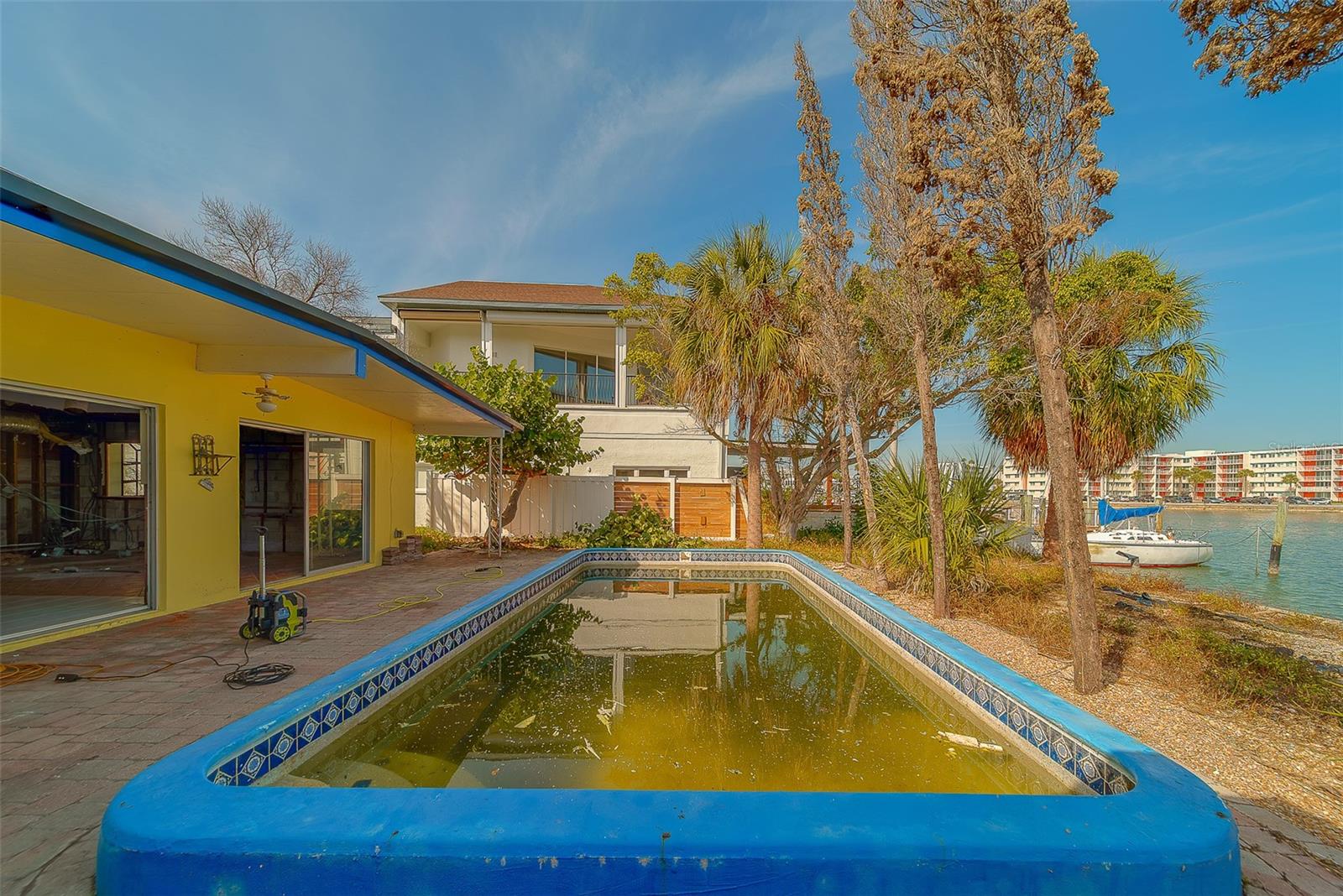 Image 13 of 38 For 6960 Shore Drive S