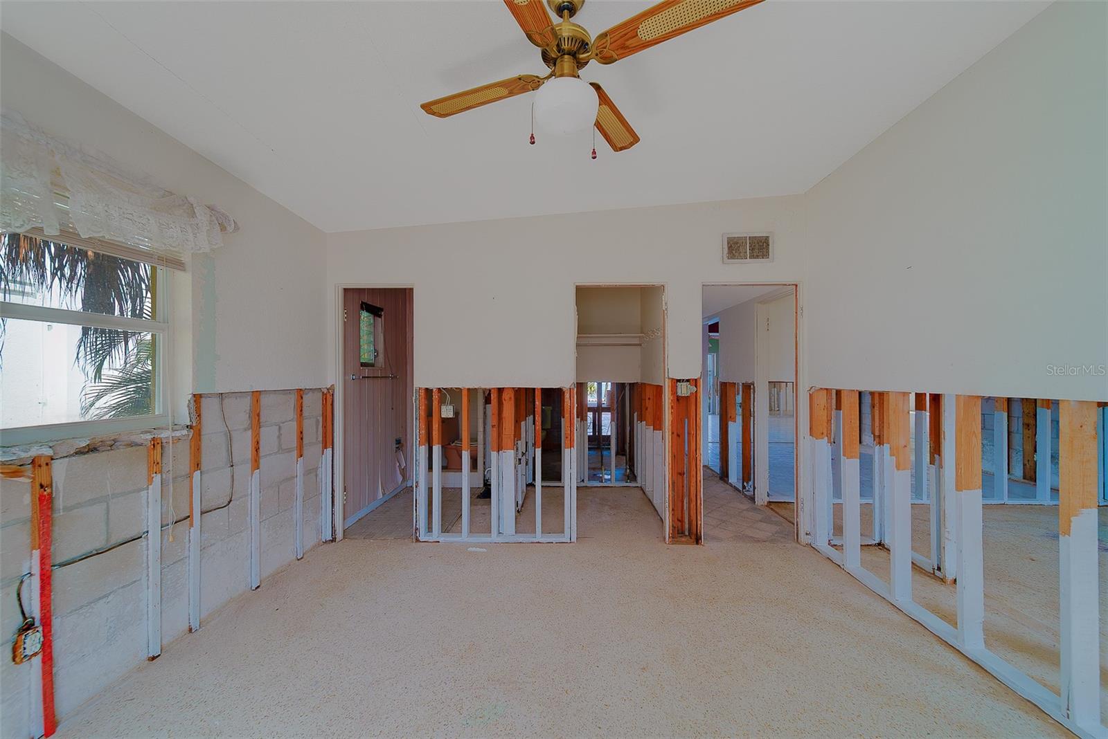 Image 17 of 38 For 6960 Shore Drive S