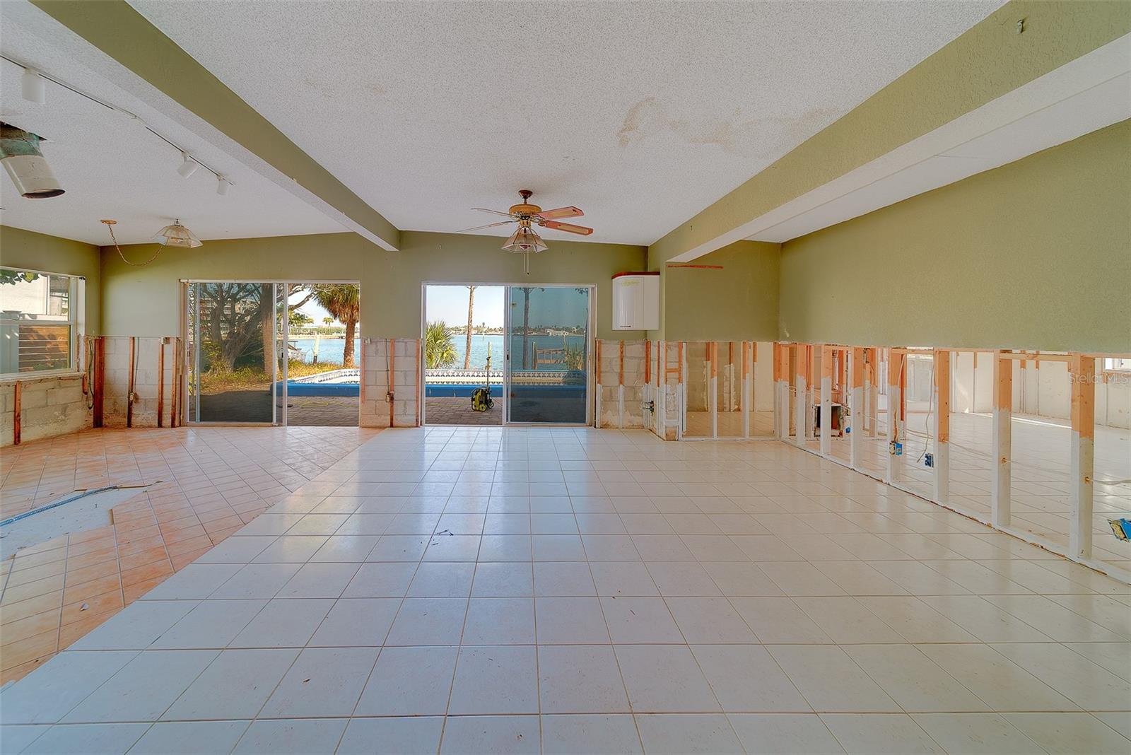 Image 23 of 38 For 6960 Shore Drive S