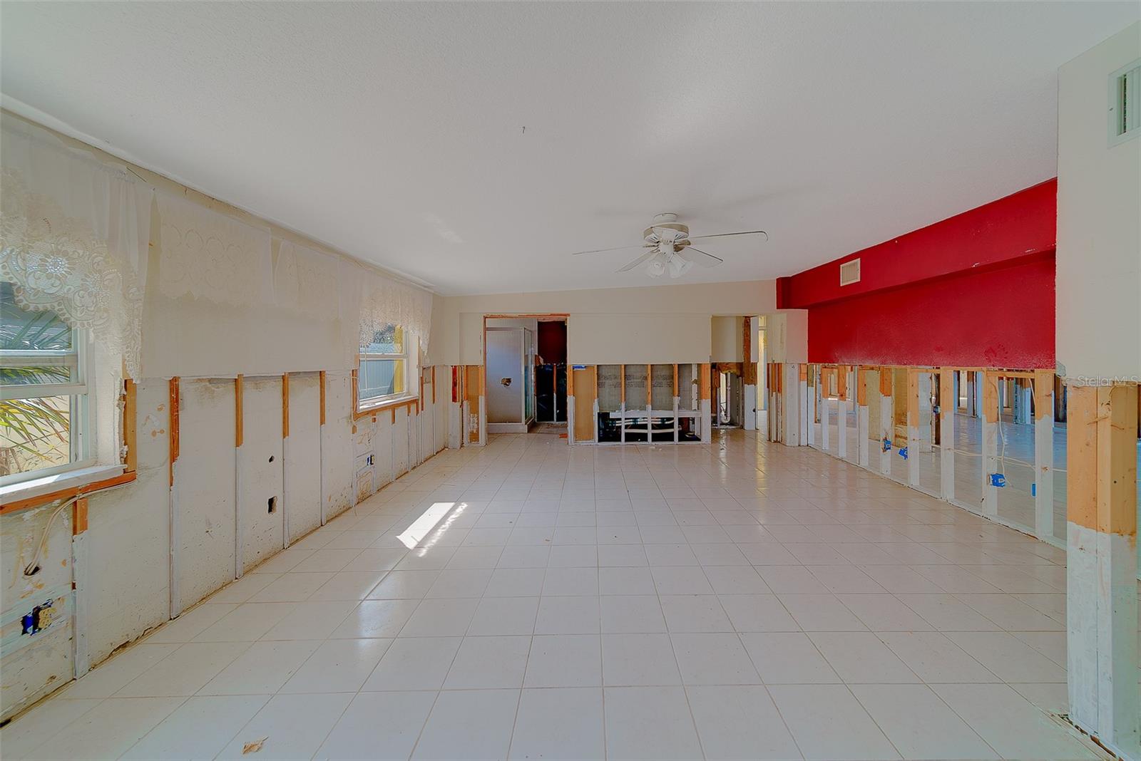 Image 25 of 38 For 6960 Shore Drive S