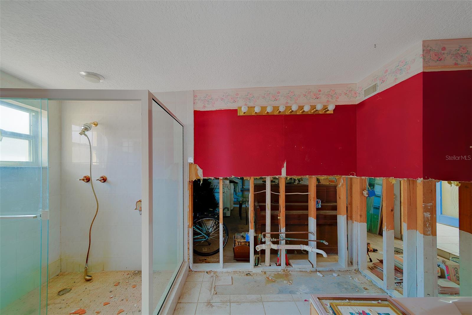 Image 26 of 38 For 6960 Shore Drive S