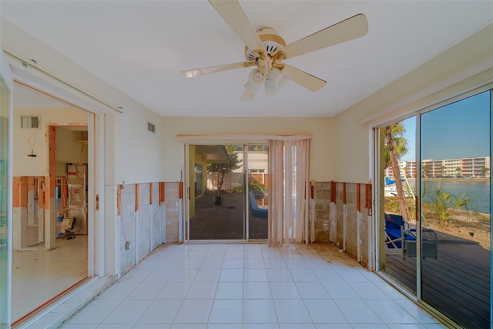 Image 27 of 38 For 6960 Shore Drive S