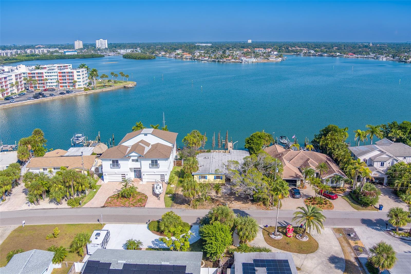 Image 36 of 38 For 6960 Shore Drive S