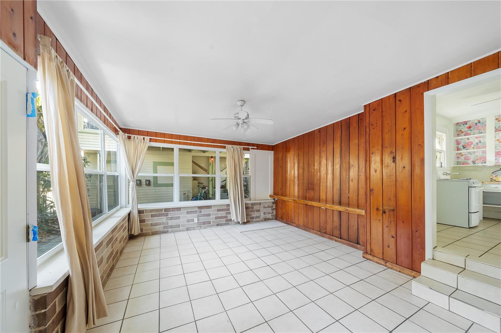 Image 3 of 14 For 708 Grove Street N