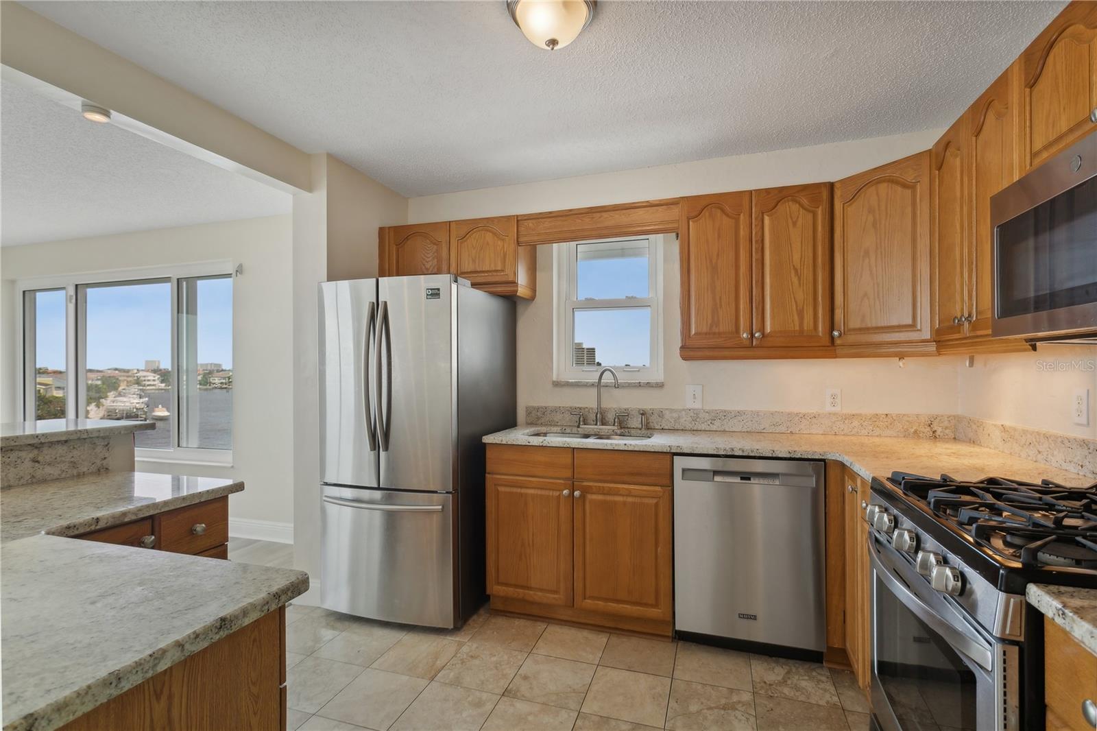 Image 11 of 41 For 6075 Shore Boulevard S 501