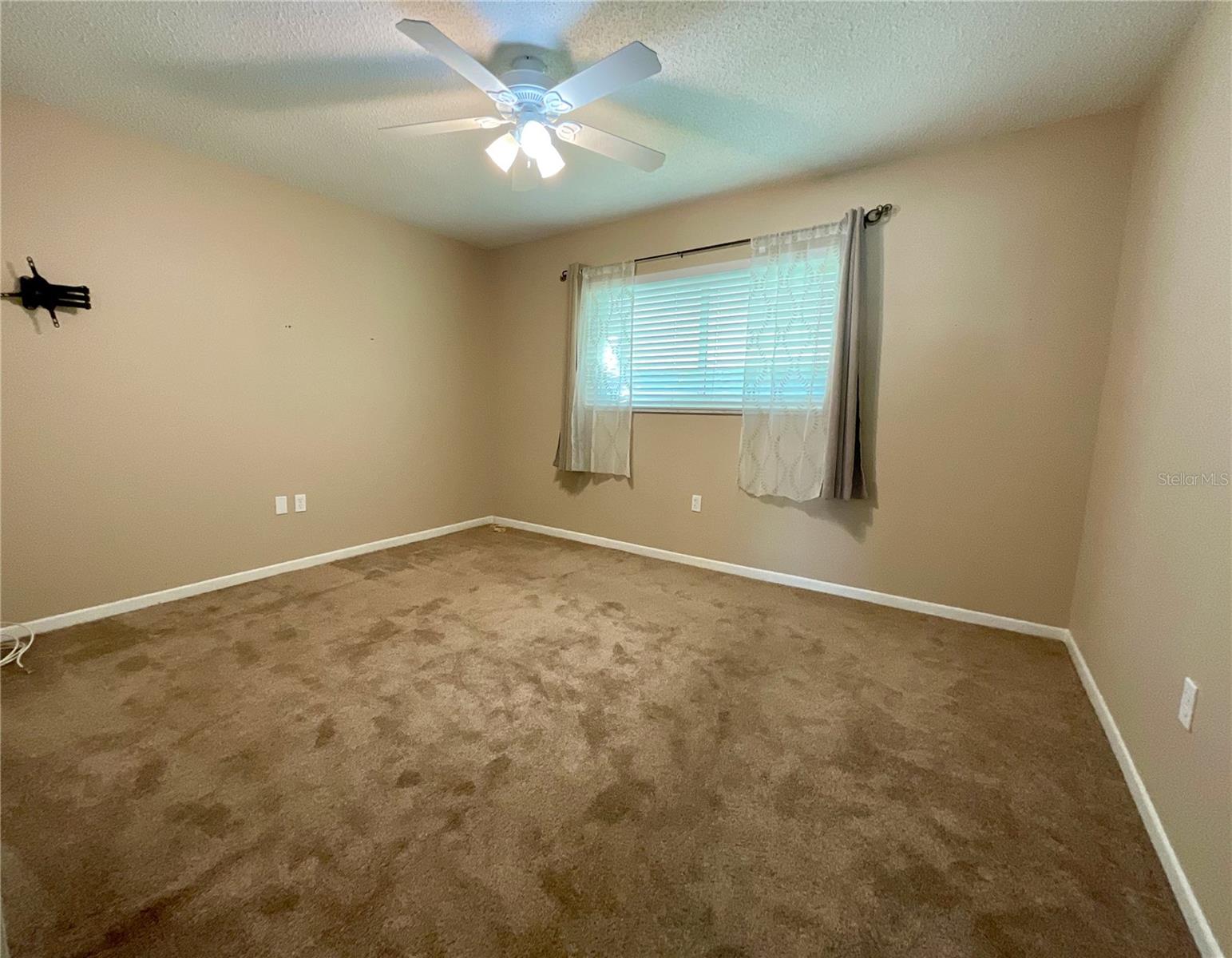 Image 19 of 23 For 10004 Tulip Street N