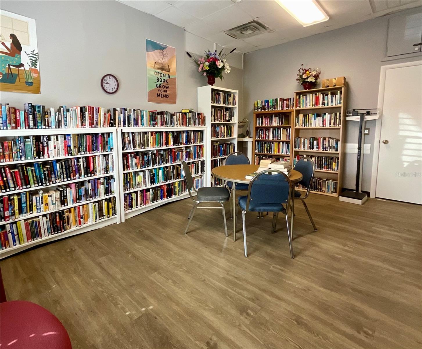 Image 27 of 30 For 10004 Tulip Street N