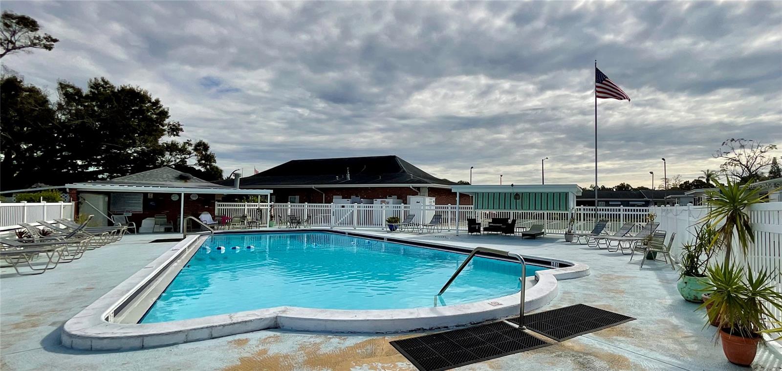 Image 28 of 30 For 10004 Tulip Street N