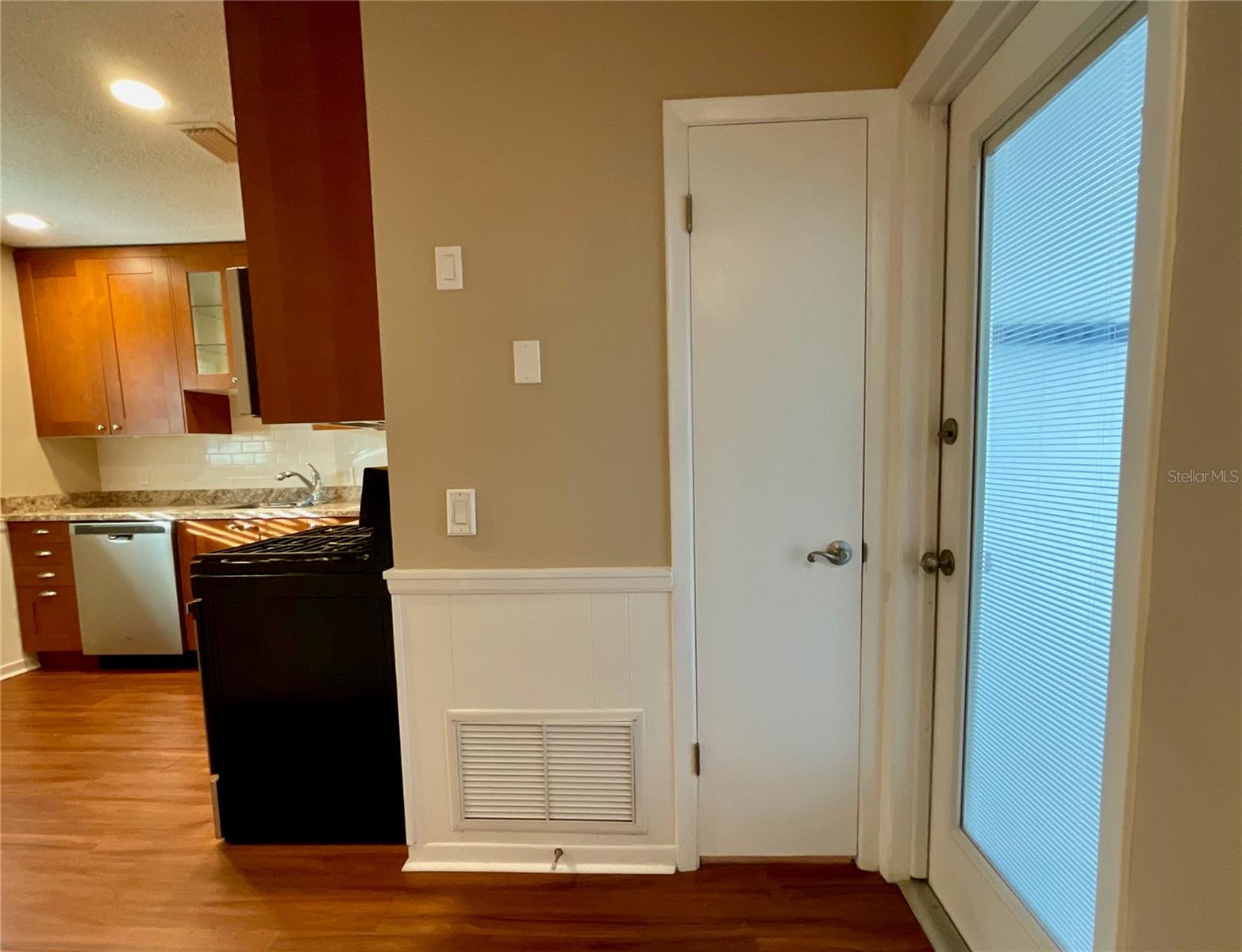 Image 6 of 23 For 10004 Tulip Street N