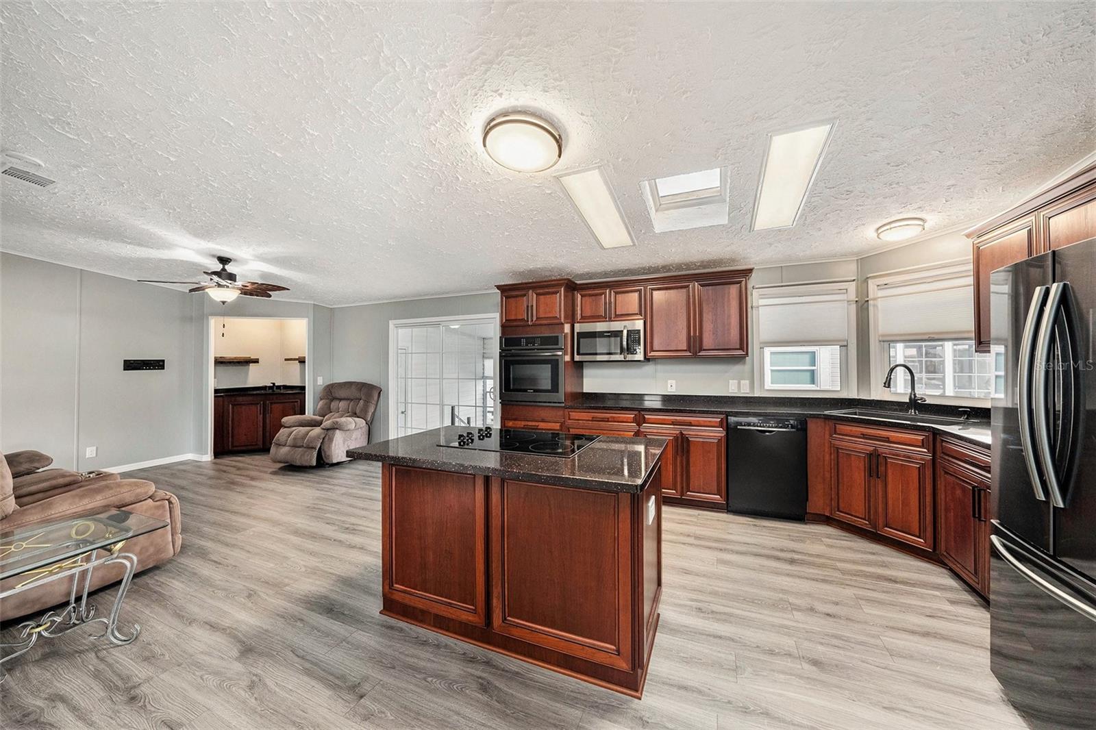 Image 12 of 31 For 37617 Amigo Drive