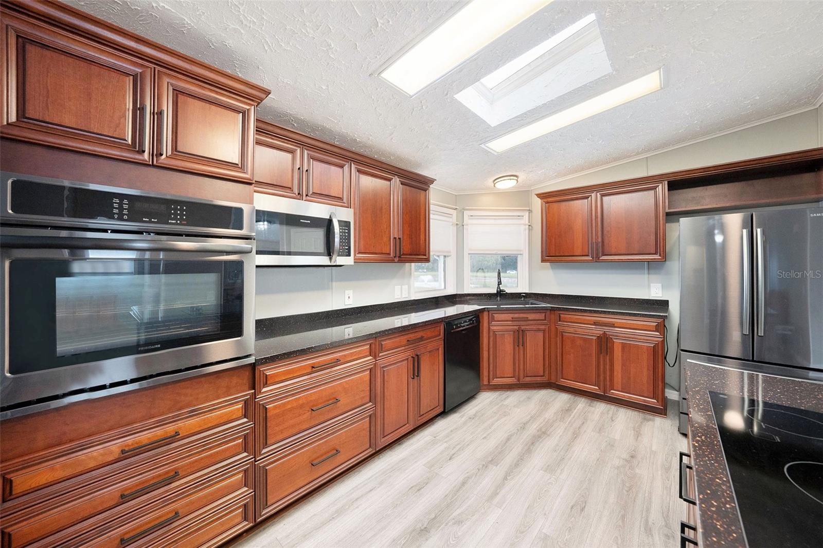 Image 15 of 31 For 37617 Amigo Drive