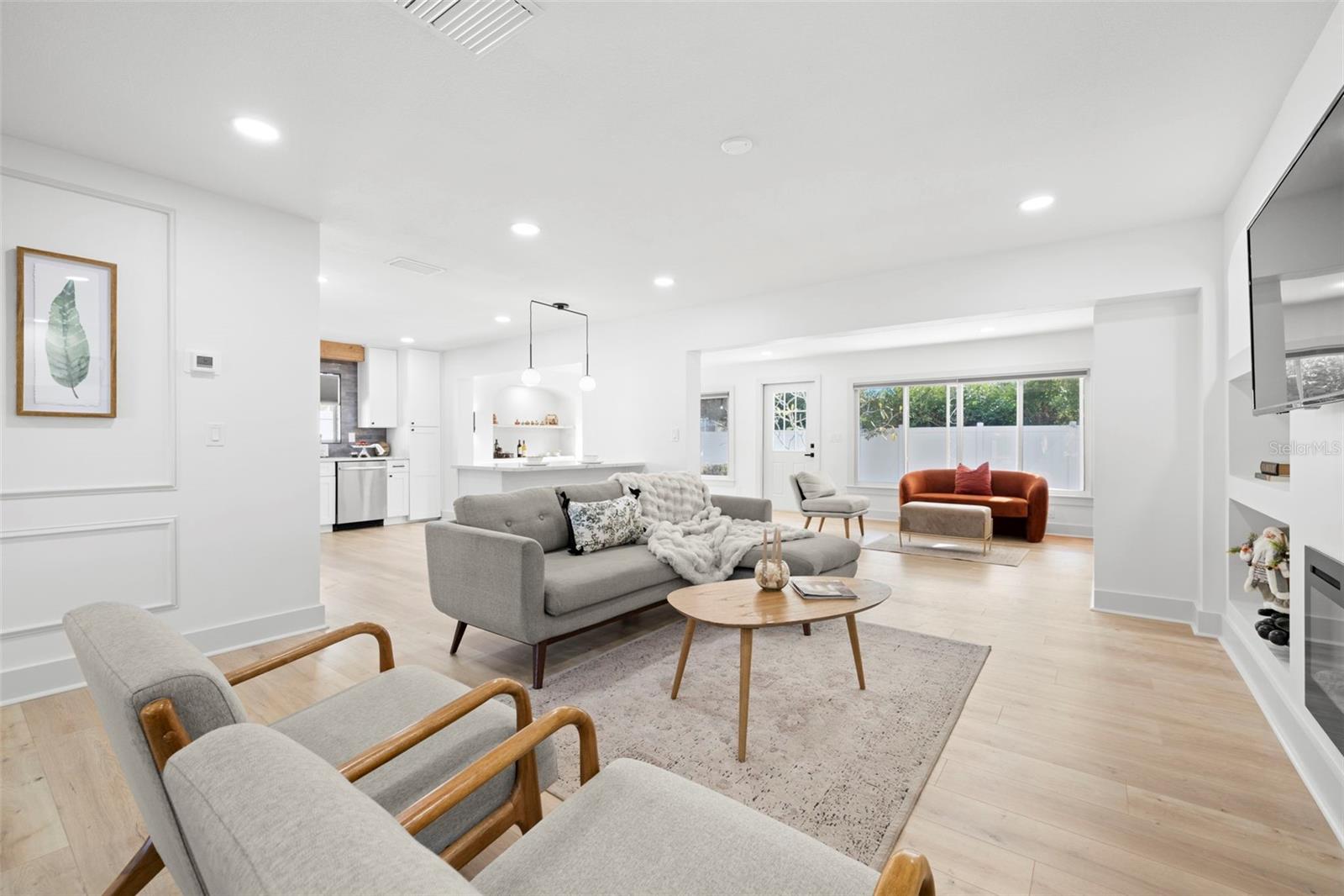 Image 6 of 32 For 2009 Forest Drive