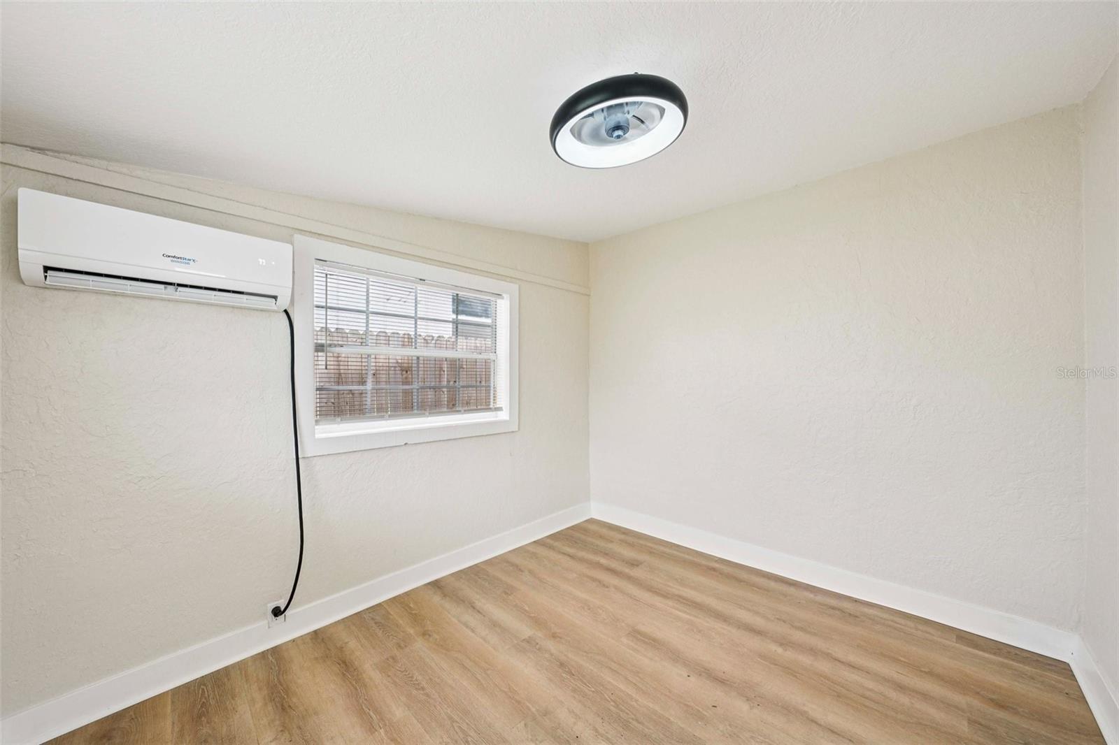 Image 17 of 37 For 5502 40th Street N