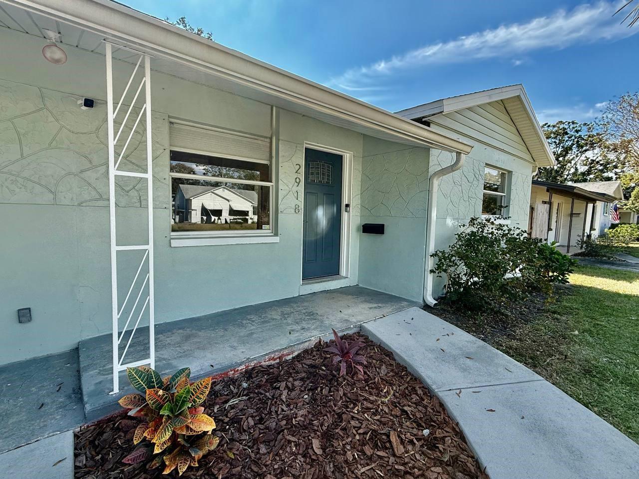 Image 3 of 40 For 2918 10th Avenue N