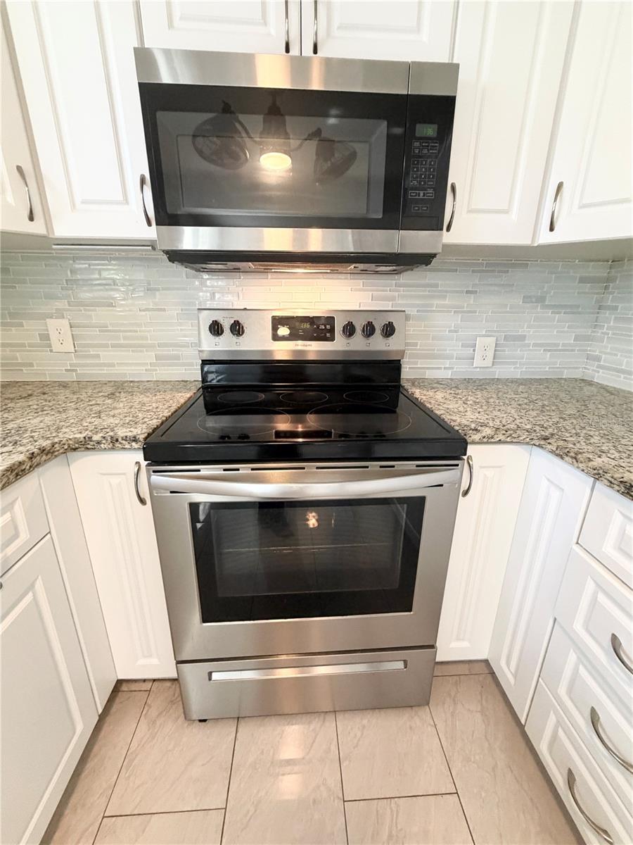 Image 6 of 25 For 3448 19th Street N