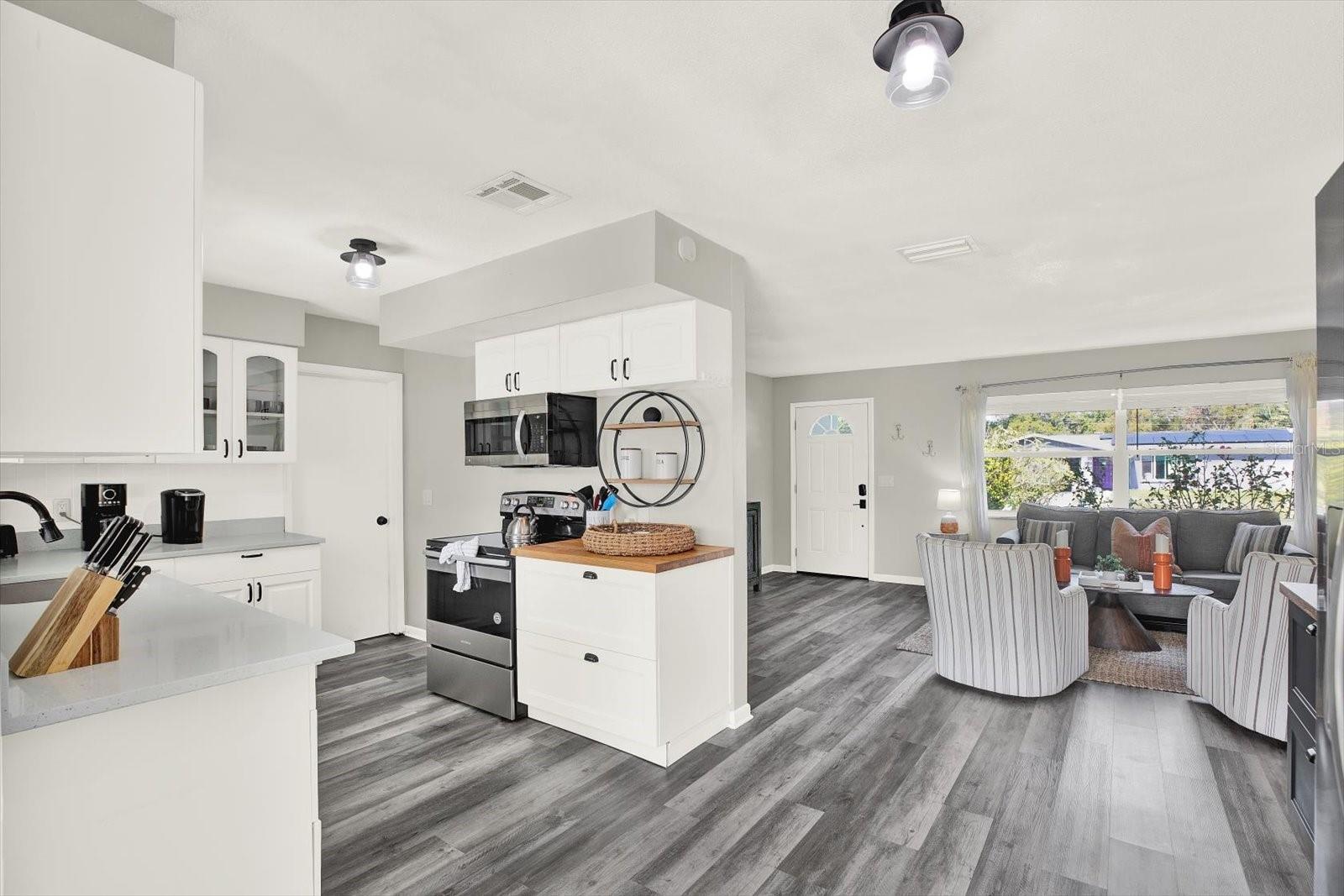 Image 3 of 32 For 1241 12th Court Sw