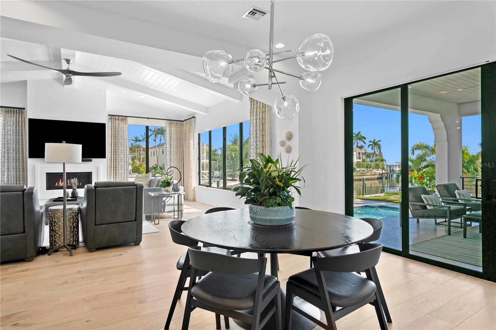 Image 20 of 79 For 1934 Hawaii Avenue Ne