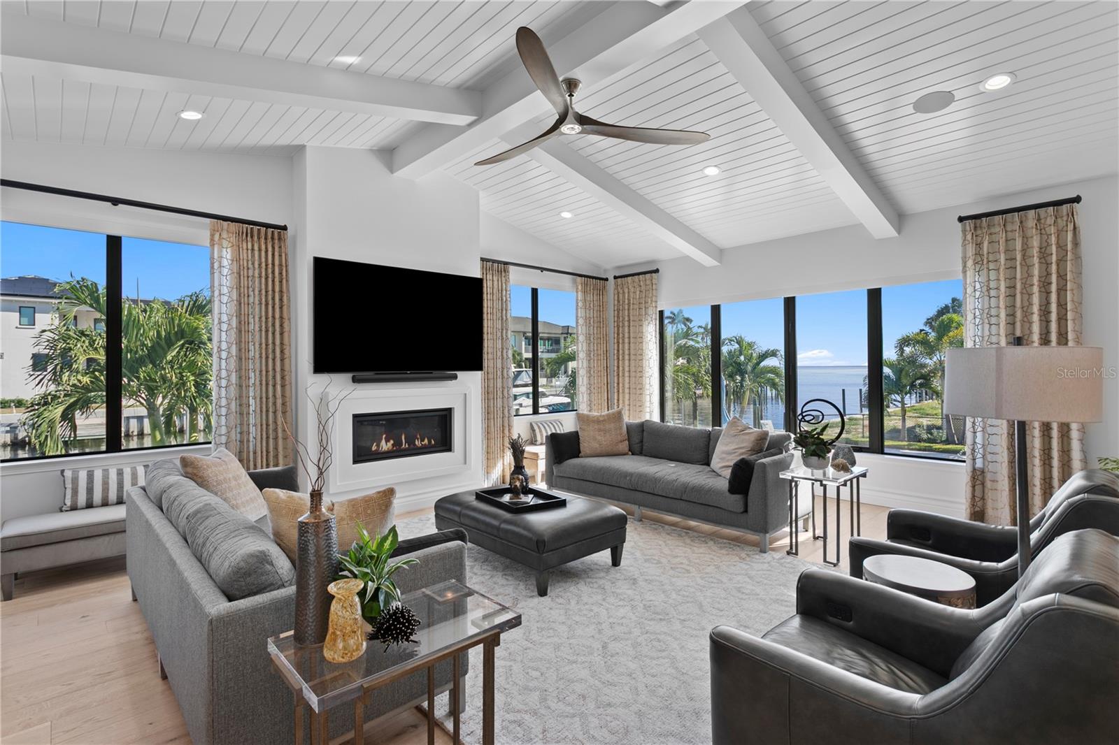 Image 3 of 79 For 1934 Hawaii Avenue Ne