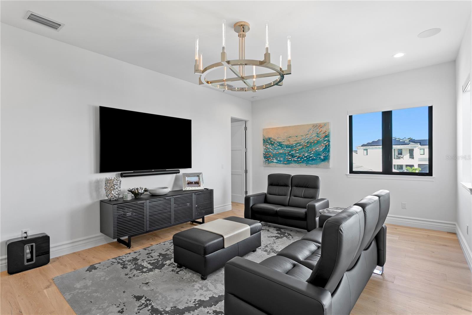 Image 61 of 79 For 1934 Hawaii Avenue Ne