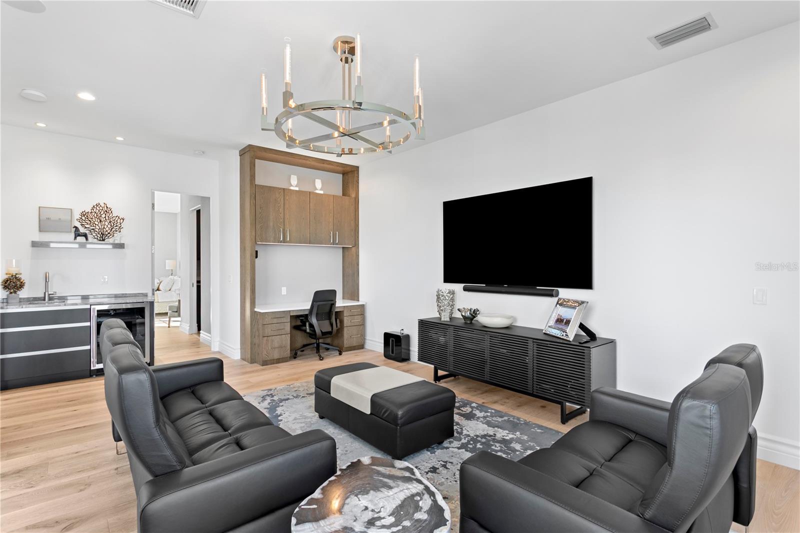 Image 62 of 79 For 1934 Hawaii Avenue Ne