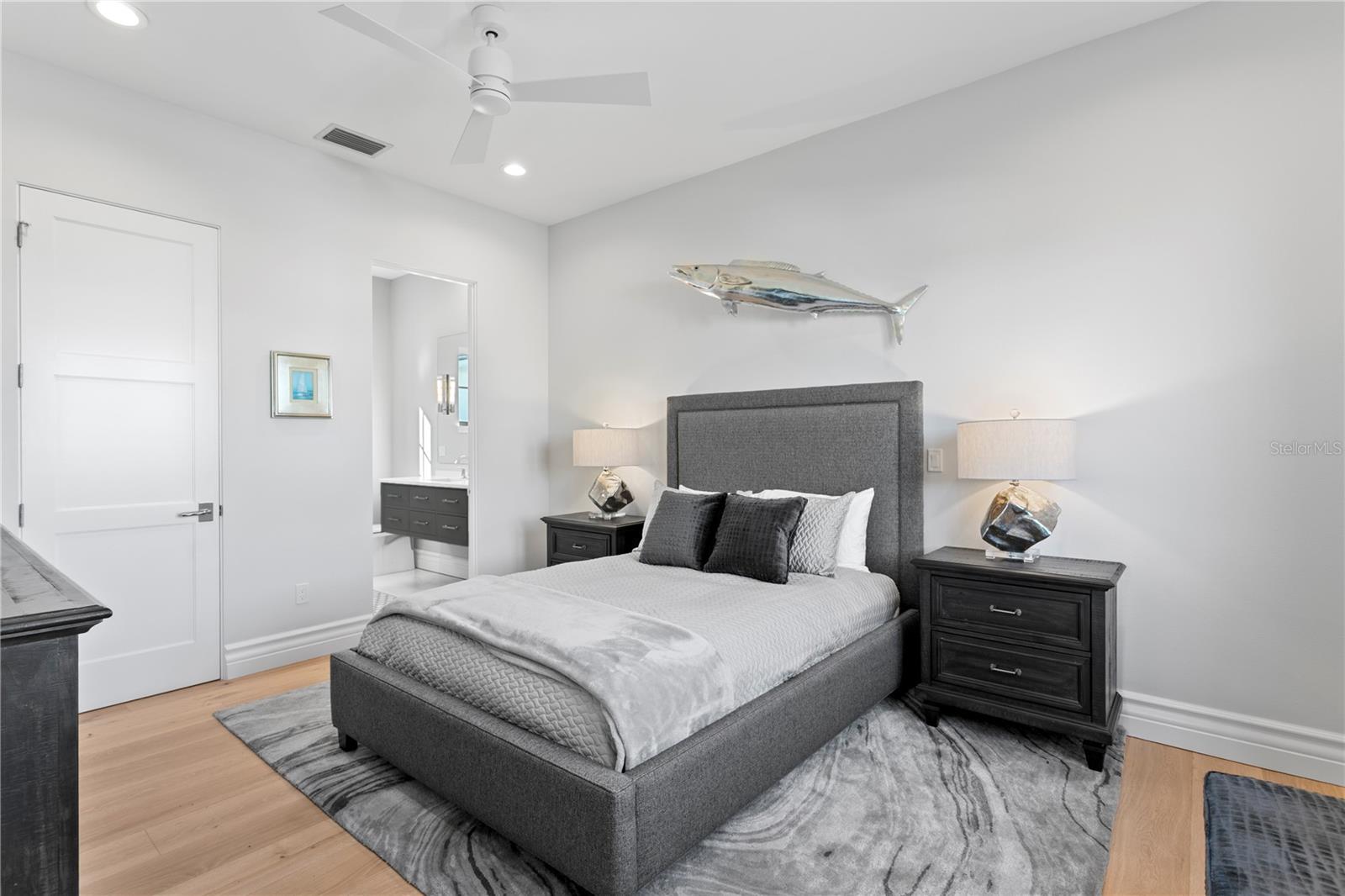 Image 69 of 79 For 1934 Hawaii Avenue Ne