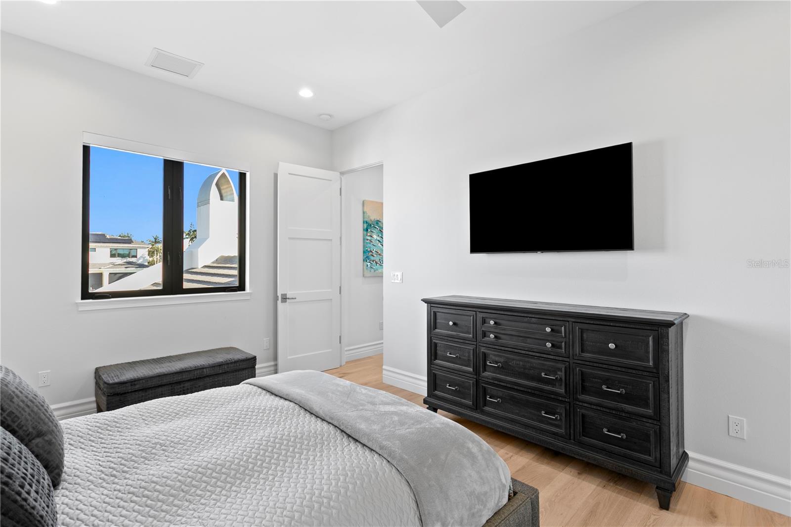 Image 70 of 79 For 1934 Hawaii Avenue Ne