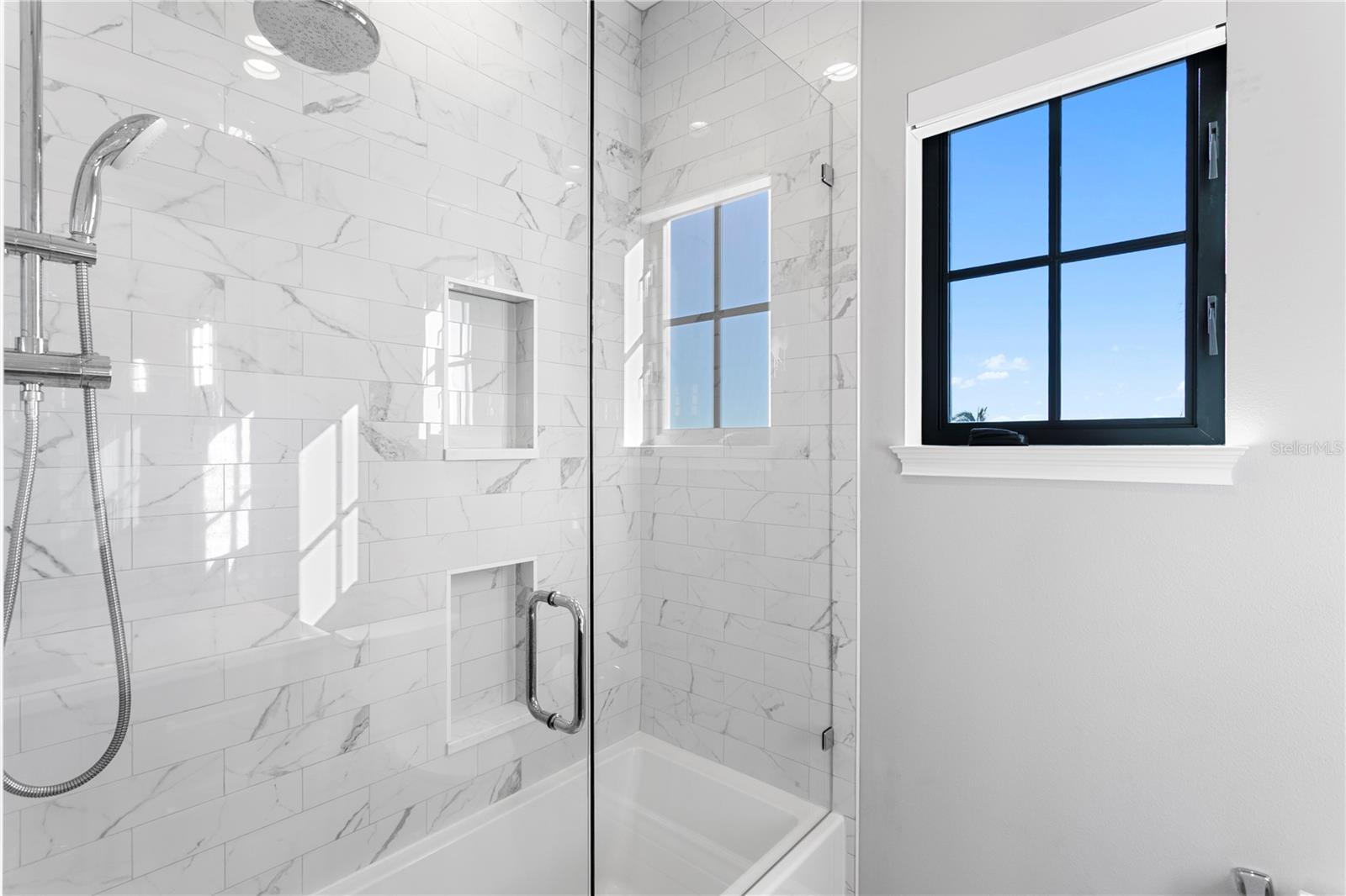 Image 72 of 79 For 1934 Hawaii Avenue Ne