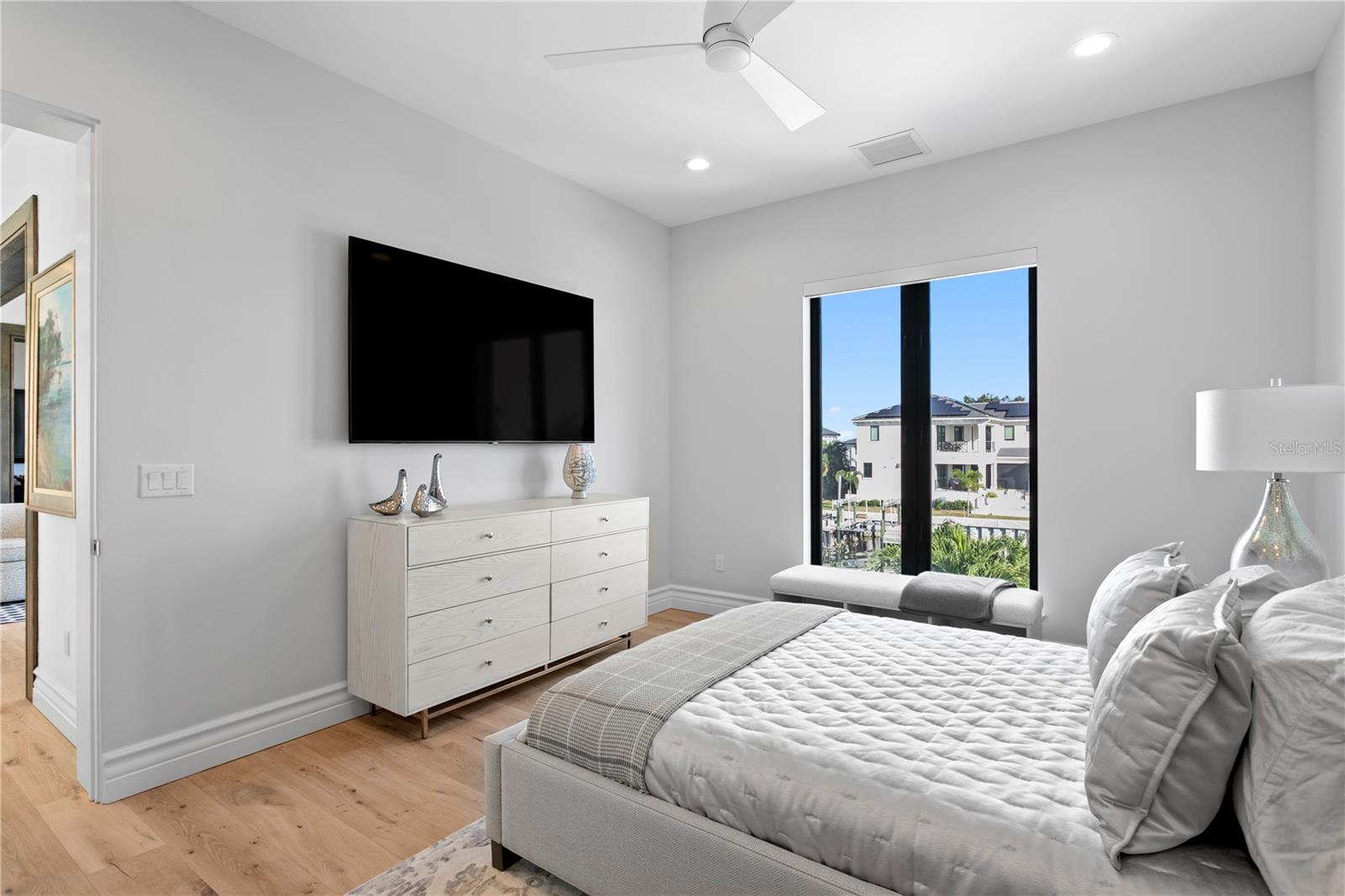 Image 74 of 79 For 1934 Hawaii Avenue Ne