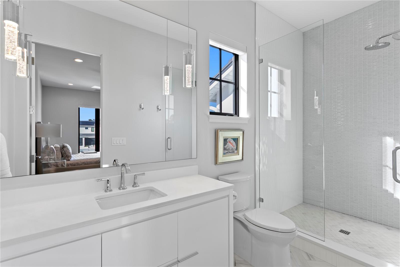 Image 75 of 79 For 1934 Hawaii Avenue Ne