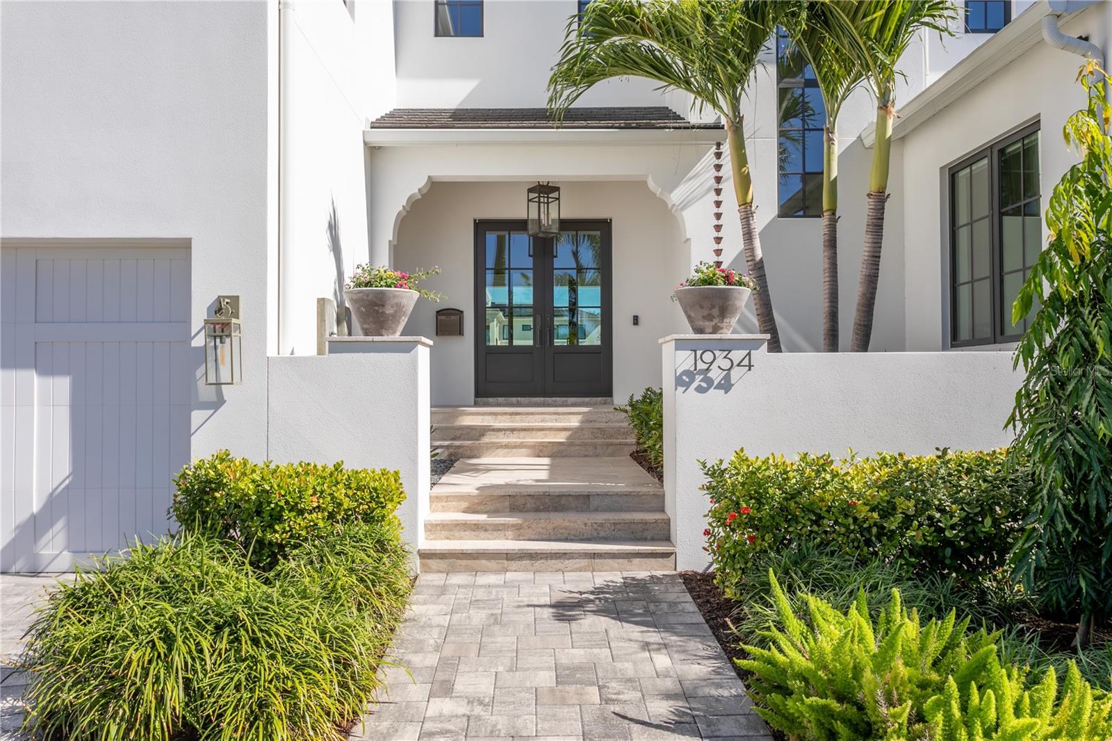 Image 8 of 79 For 1934 Hawaii Avenue Ne