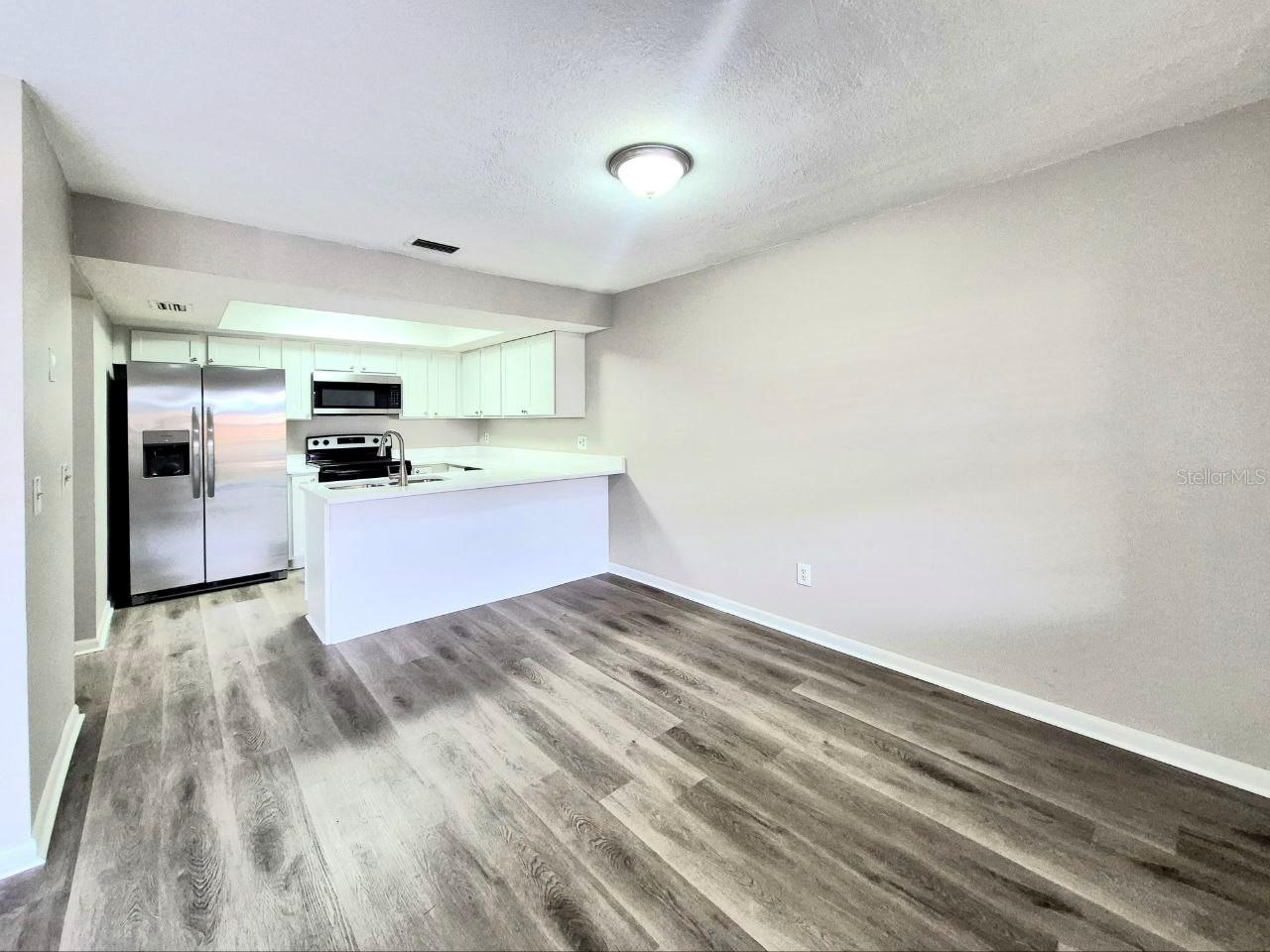 Image 10 of 30 For 3141 Bloomingdale Villas Court