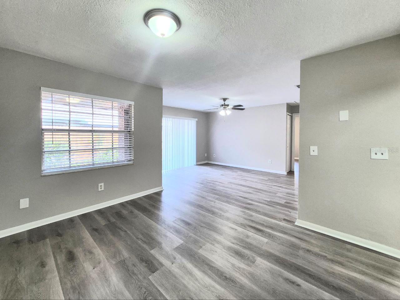 Image 11 of 30 For 3141 Bloomingdale Villas Court