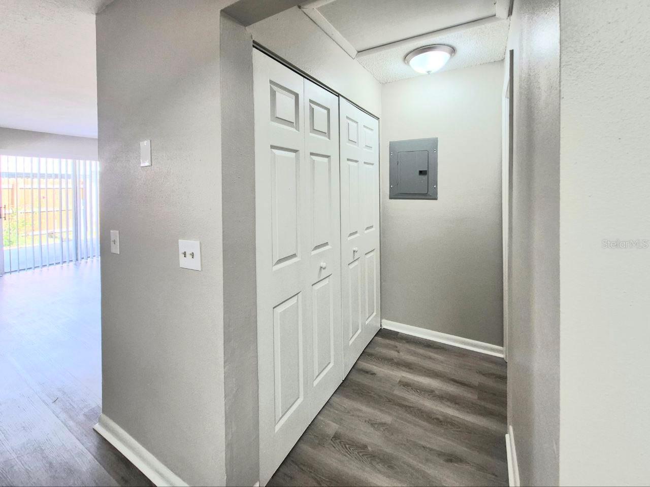 Image 18 of 30 For 3141 Bloomingdale Villas Court