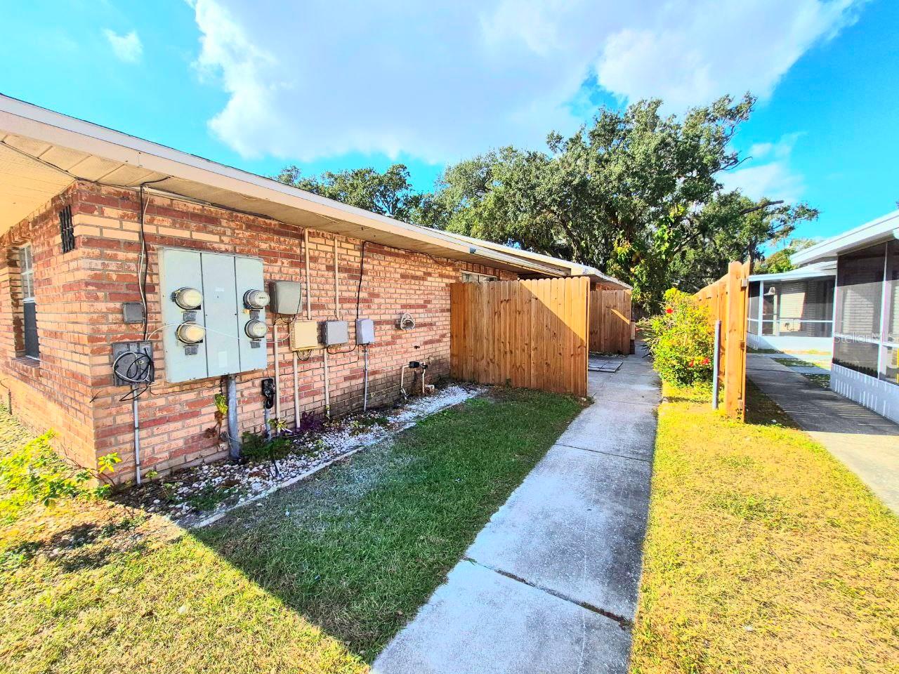 Image 3 of 30 For 3141 Bloomingdale Villas Court